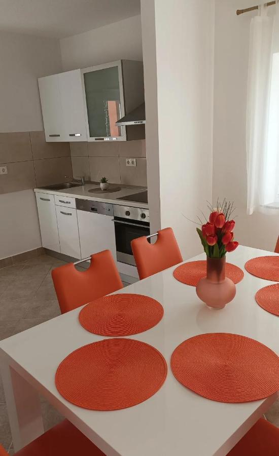 Family Apartments Tomy Punat Exterior photo