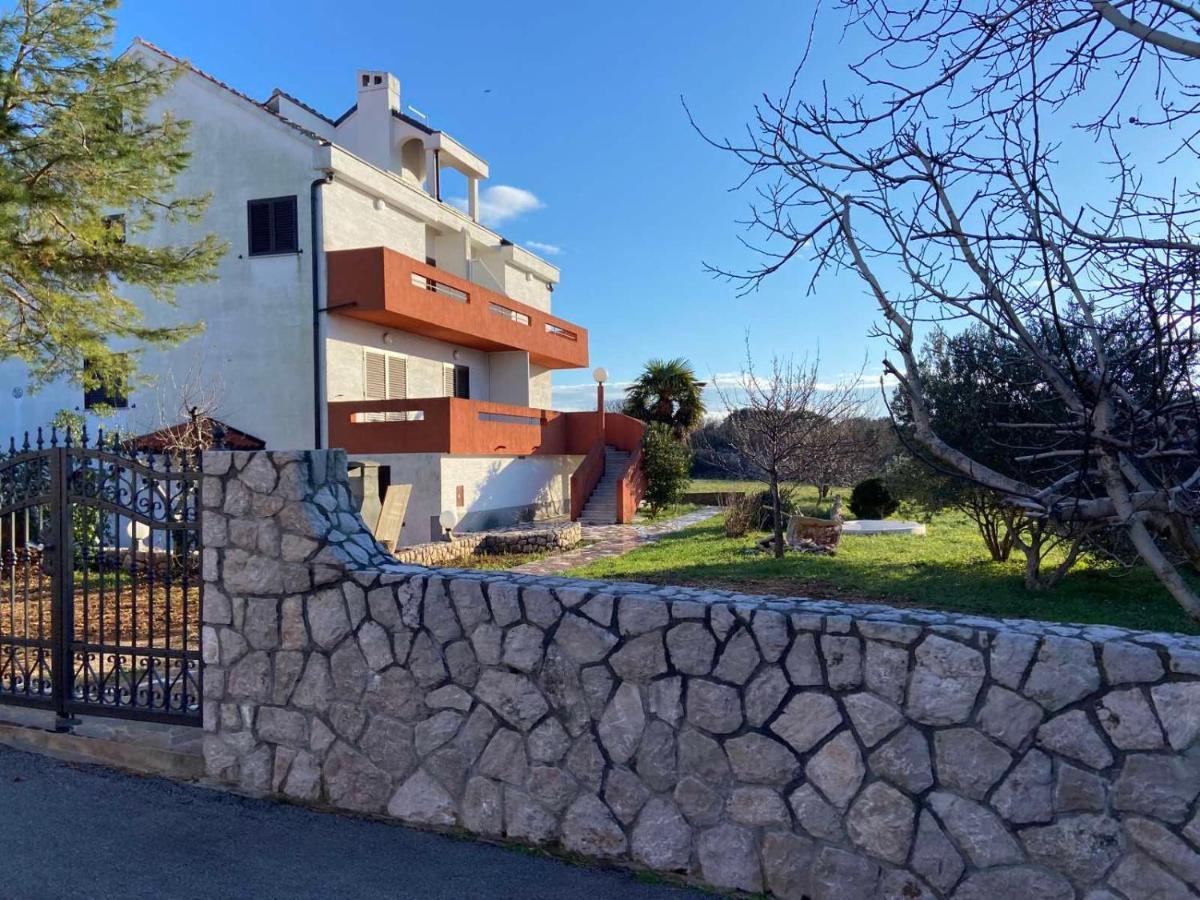 Family Apartments Tomy Punat Exterior photo