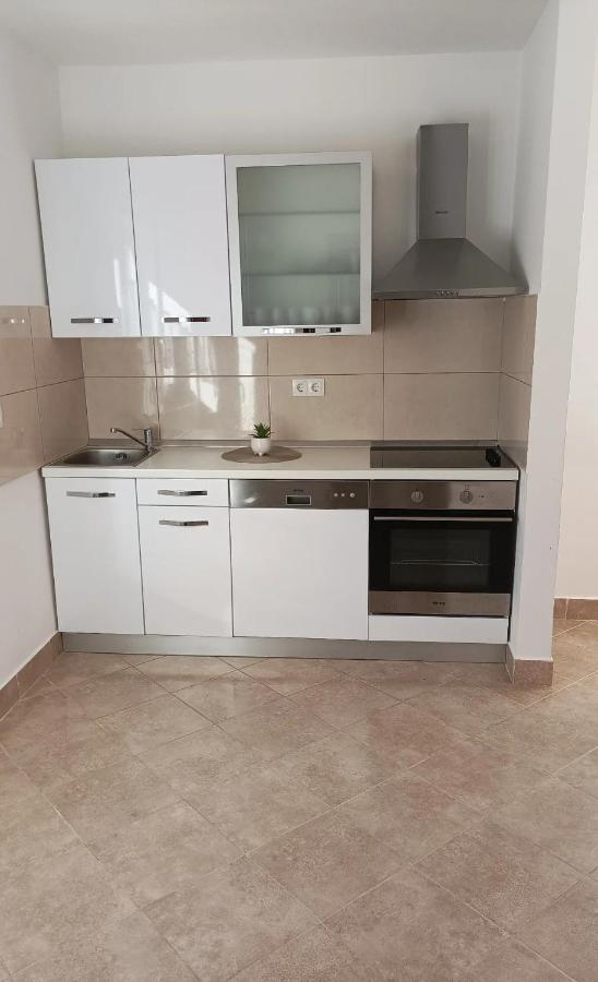 Family Apartments Tomy Punat Exterior photo