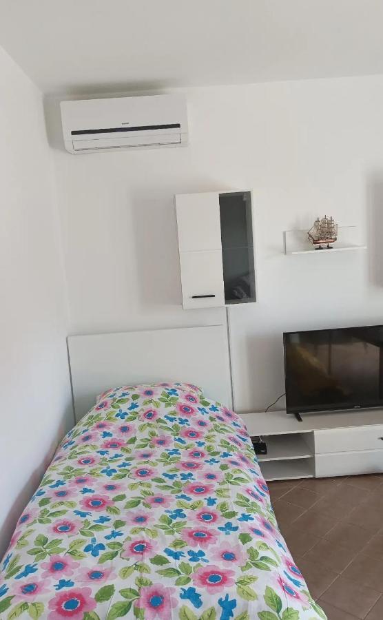 Family Apartments Tomy Punat Exterior photo